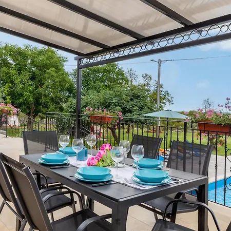 Beautiful Dussich With Pool Near Oprtalj *