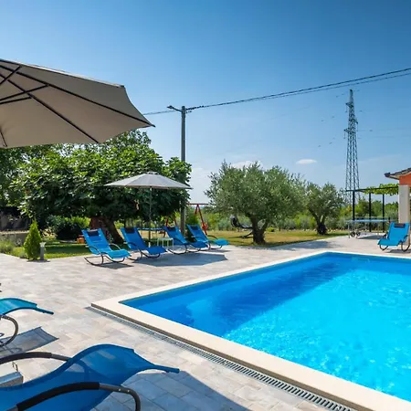 Beautiful Dussich With Pool Near Oprtalj