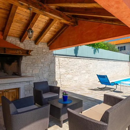 Beautiful Dussich With Pool Near Oprtalj * Cepic