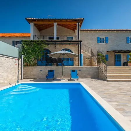 Villa Beautiful Dussich With Pool Near Oprtalj Cepic