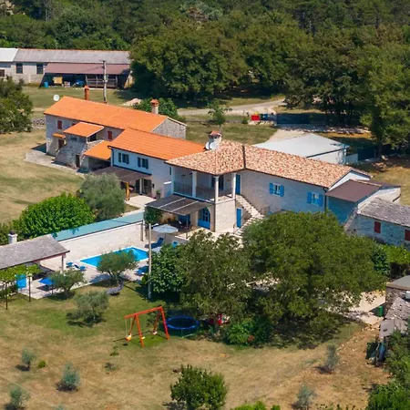 Beautiful Dussich With Pool Near Oprtalj