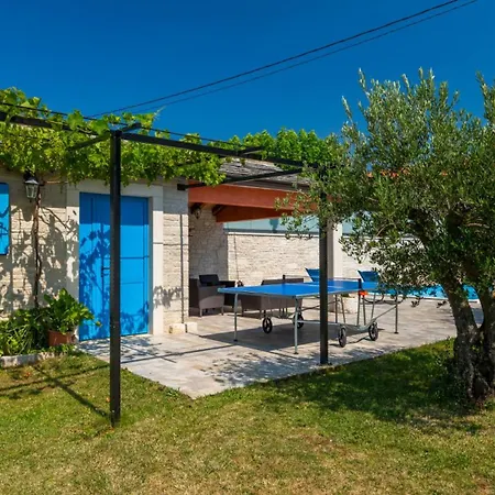 Villa Beautiful Dussich With Pool Near Oprtalj Cepic