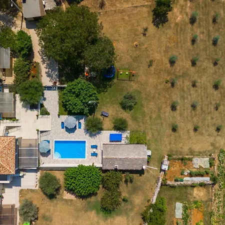 Beautiful Dussich With Pool Near Oprtalj Villa Cepic