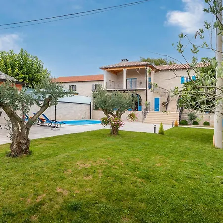 Beautiful Dussich With Pool Near Oprtalj *
