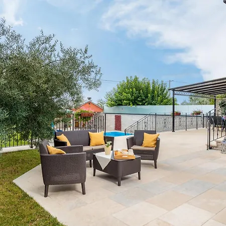 Beautiful Dussich With Pool Near Oprtalj *