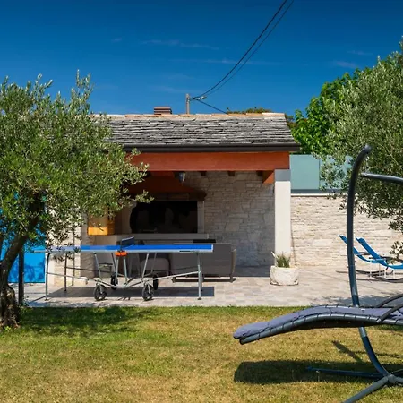 Villa Beautiful Dussich With Pool Near Oprtalj Cepic